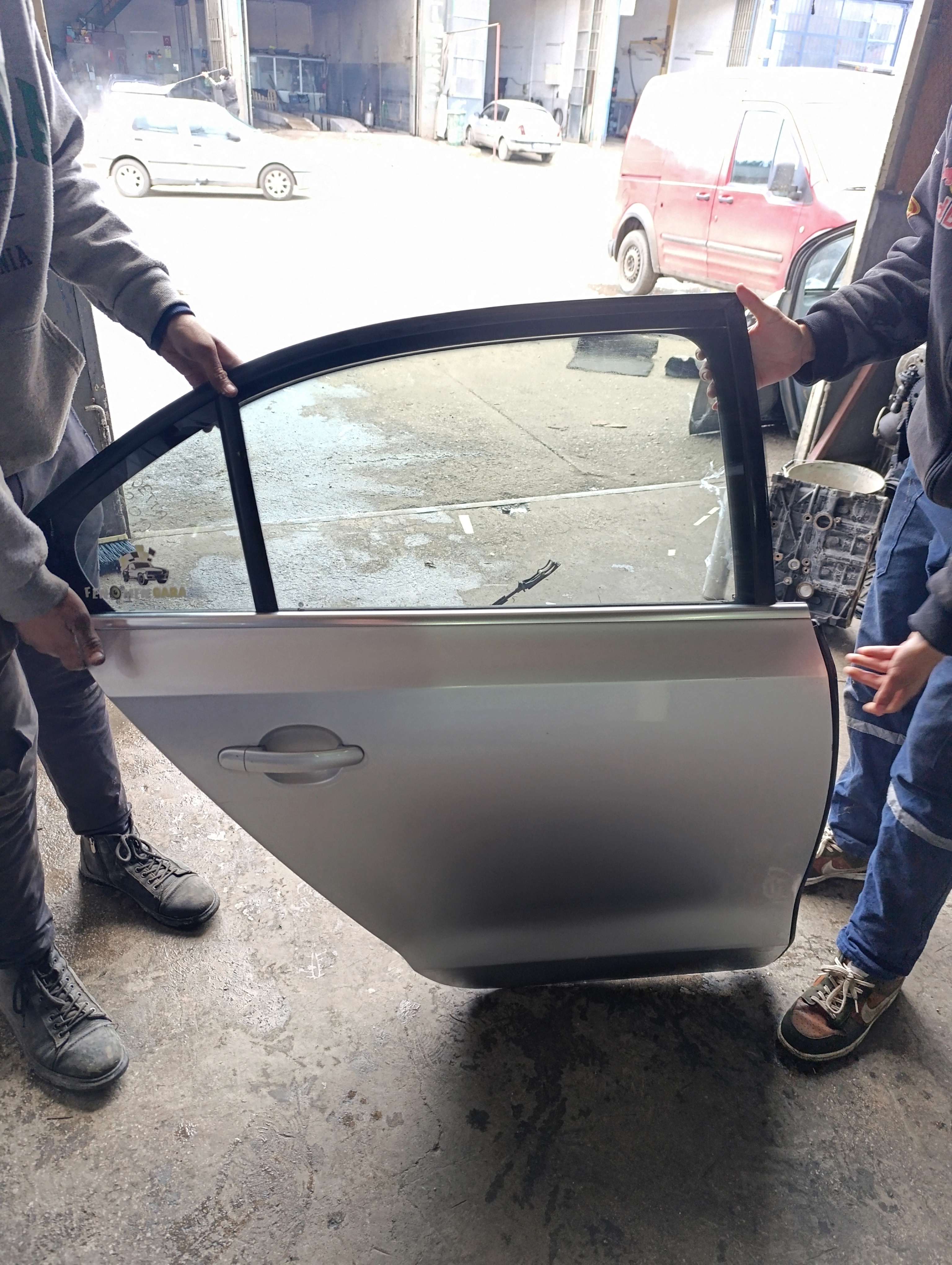 Volkswagen Jetta sağ arka kapı  ve diyer kapilar 